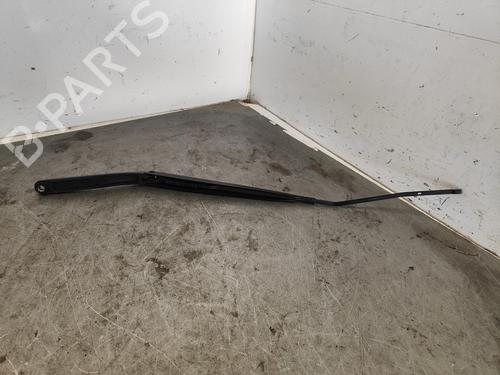 Used Front windshield wiper arm RENAULT CLIO IV (BH_) [2012-2021]  27604164
