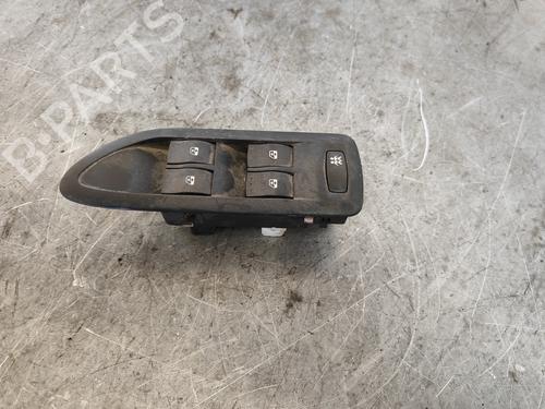Interrupteur de vitre avant gauche RENAULT LAGUNA II (BG0/1_) 1.9 dCi (107 hp) 25378384