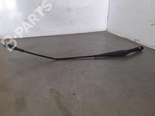 Used Front windshield wiper arm FIAT GRANDE PUNTO (199_) 1.3 D Multijet (75 hp) 9843511
