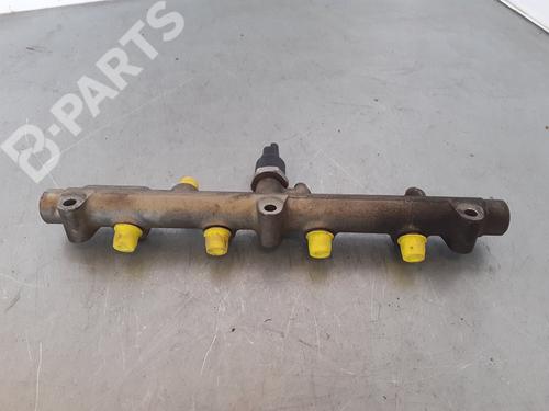 Used Injection rail CITROËN C5 I (DC_) [2001-2005]  8211958