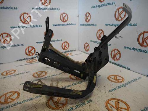 Wspornik lampy przedniej lewej AUDI A8 D2 (4D2, 4D8)  4D0821137 | 4D0821137D |