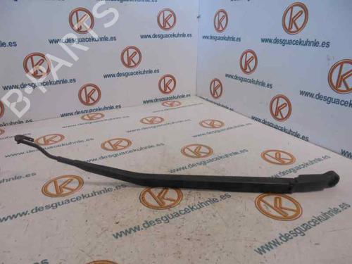 Used Front windshield wiper arm NISSAN PRIMERA Hatchback (P12) [2002-2025]  12515245