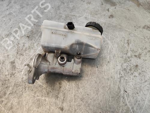 Used Brake master cylinder RENAULT CLIO IV (BH_) [2012-2021]  27606655