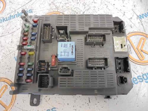 Used Fuse box CITROËN C5 I (DC_) [2001-2005]  2481070