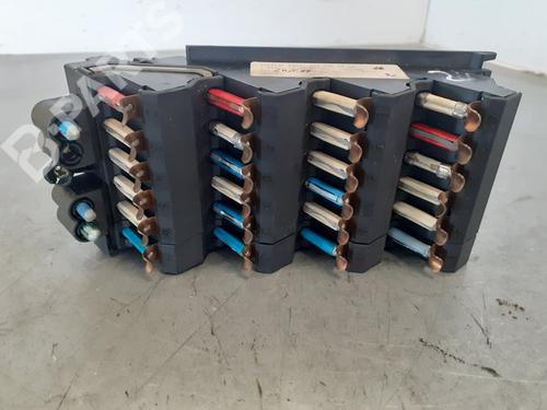 Sikringsdåse MERCEDES-BENZ 124 Saloon (W124) [1984-1993]  9364261