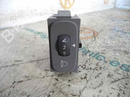 Used Headlight switch RENAULT LAGUNA II (BG0/1_) 1.6 16V (BG0A, BG0L) (107 hp) 2450947