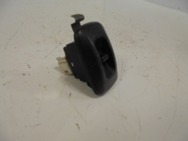 Right Rear Window Switch Right rear window switch NISSAN PICK UP (D22) 2.5 dCi 4WD 6570878 | B-Parts