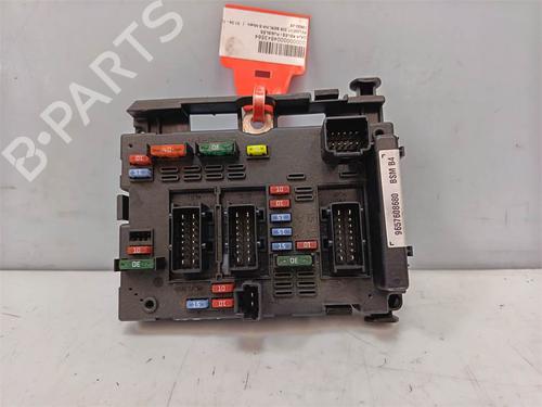 Used Fuse box Fuse box 38482411 38482411