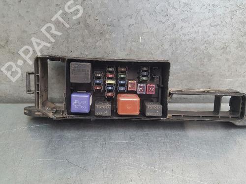 Fuse box TOYOTA AVENSIS (_T22_) 2.0 D-4D (CDT220_, CDT220R) | BP12745832E1 
