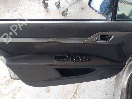 Fuse box PEUGEOT 407 (6D_) | BP31127006E1