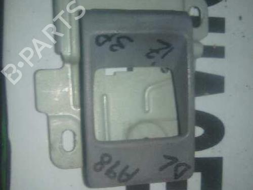 Used Front left interior door handle Front left interior door handle LAND ROVER FREELANDER I (L314) 1.8 16V 4x4 (117 hp) 12795646 12795646