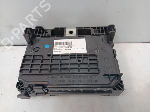 Used Fuse box Fuse box 36475885 36475885