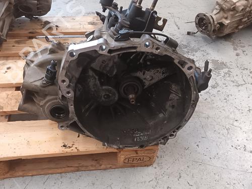 Used Gearbox KIA CARNIVAL II (GQ) [1999-2007]  28213059