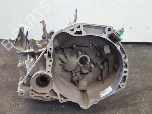 Used Gearbox NISSAN MICRA III (K12) 1.2 16V (65 hp) 12687951