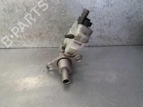 Used Brake master cylinder VW GOLF VI (5K1) 1.6 TDI (105 hp) 12704682
