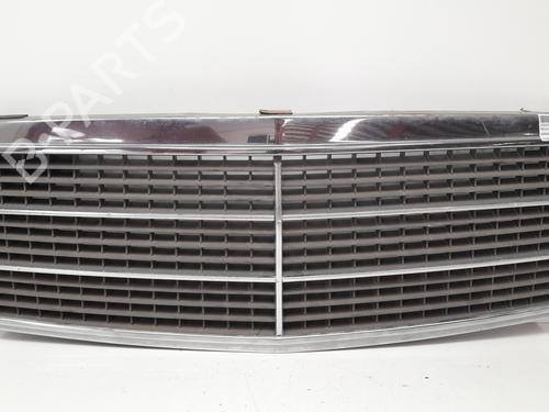 Used Grille MERCEDES-BENZ C-CLASS (W202) [1993-2000]  12762210