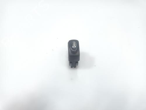 Used Left front window switch Left front window switch RENAULT MEGANE I Coach (DA0/1_) 1.9 dCi (DA05, DA1F) (102 hp) 35904875 35904875