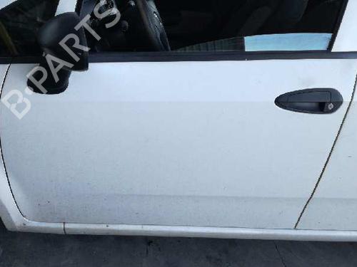 Dør venstre fortil FIAT LINEA (323_, 110_) 1.3 D Multijet (323AXB11, 323AXB1A) (90 hp) 12718886
