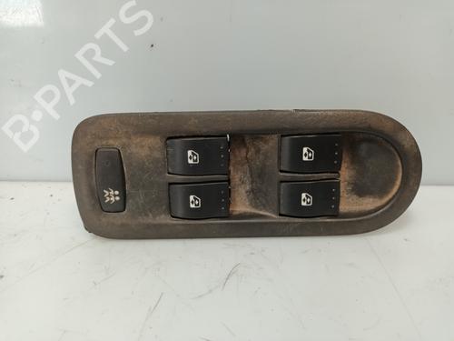 Used Left front window switch RENAULT MEGANE II (BM0/1_, CM0/1_) 1.5 dCi (BM02, BM13, BM2A, CM02, CM13) (101 hp) 19637638