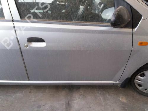 Puerta delantera derecha DAIHATSU CHARADE (L2_) 1.0 (L251S) (58 hp) 12856918