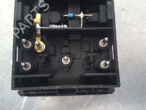 Left front window switch BMW 5 (E34) 525 td | BP12713065I27 - Image 3