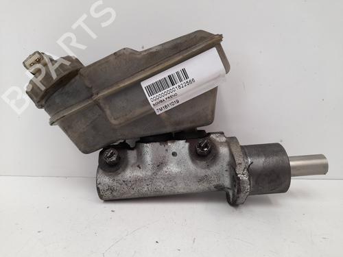 Used Brake master cylinder VW TRANSPORTER T4 Van (70A, 70H, 7DA, 7DH) [1990-2003]  12857829