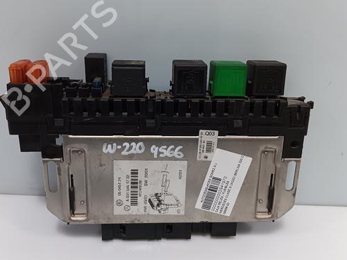 Used Fuse box Fuse box MERCEDES-BENZ S-CLASS (W220, V220) S 320 CDI (220.026, 220.126) (197 hp) 32521087 32521087