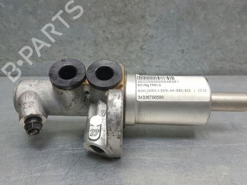 Used Brake master cylinder BMW 5 (E60) 523 i (177 hp) 12813721