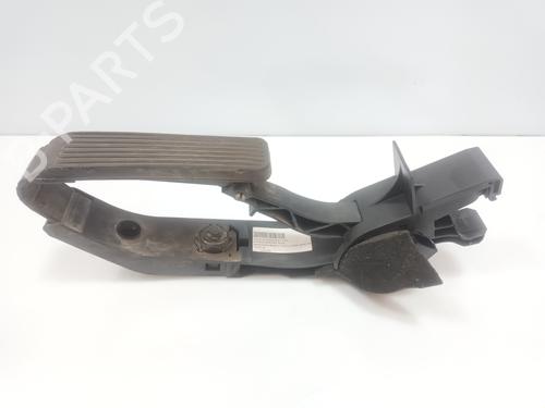 pedal-mercedes-benz-c-class-w203-2000-2001-2002-2003-2004-2005-2006-2007-34436998 main image