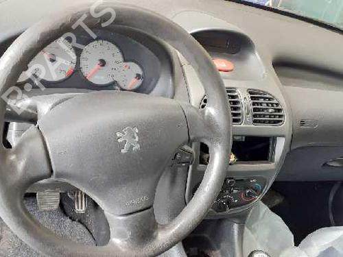 Achsschenkel links vorne PEUGEOT 206 Hatchback (2A/C) 1.1 i | BP12773900M25