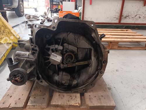 Used Gearbox CHRYSLER VOYAGER / GRAND VOYAGER III (GS_, NS_) 2.5 TD (116 hp) 19428383