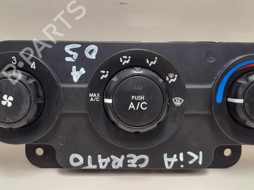 Used Climate control KIA CERATO I Hatchback (LD) 1.5 CRDi (102 hp) 12686979
