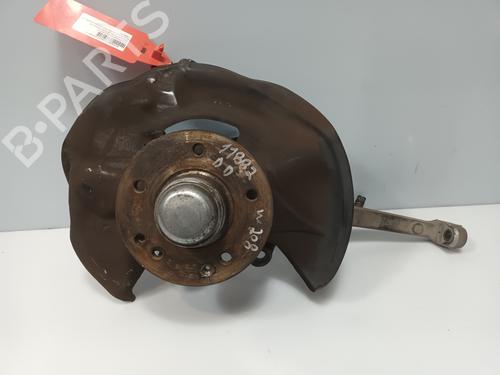 Used Right front steering knuckle Right front steering knuckle MERCEDES-BENZ CLK (C208) CLK 230 Kompressor (208.348) (197 hp) 33176981 33176981