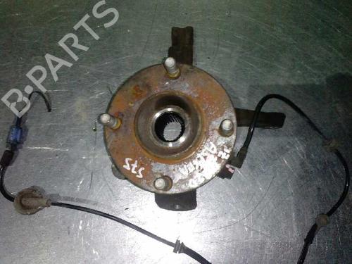 Fusee links voor NISSAN ALMERA II (N16) 2.2 dCi (112 hp) 15278674