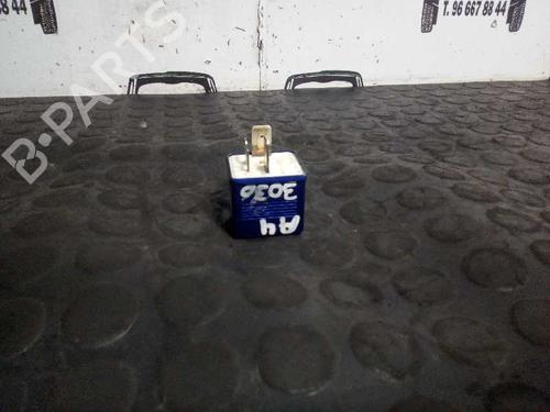 electronic-module-audi-a4-b5-8d2-1994-1995-1996-1997-1998-1999-2000-2001-32031595 main image