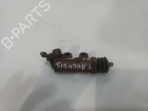 Used Clutch slave cylinder TOYOTA AVENSIS Saloon (_T25_) 2.2 D-4D (ADT251_, ADT251R) (150 hp) 31826929