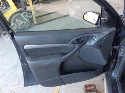 Fuse box FORD FOCUS I (DAW, DBW) 1.6 16V | BP25304284E1 