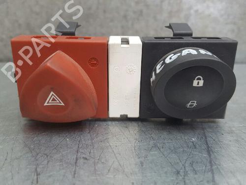 Bouton de warning RENAULT MEGANE II (BM0/1_, CM0/1_) 1.5 dCi (BM0F, BM0T, BM2B, CM0F, CM0T) (82 hp) 12692059