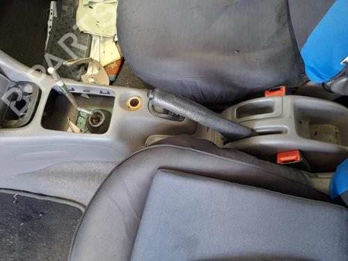 Achsschenkel links vorne PEUGEOT 206 Hatchback (2A/C) 1.1 i | BP12776993M25