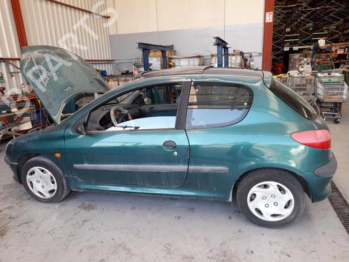 Achsschenkel links vorne PEUGEOT 206 Hatchback (2A/C) 1.1 i | BP12776993M25