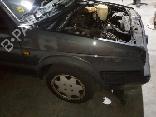 Guarda-lamas direito VW GOLF II (19E, 1G1) 1.8 (84 hp) 12820328