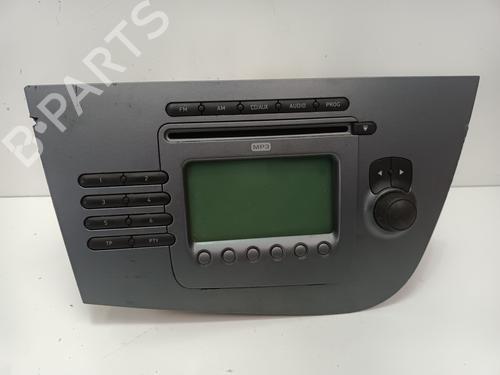 Used Radio SEAT LEON (1P1) 1.9 TDI (105 hp) 12800983