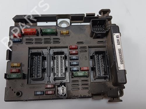 Used Fuse box Fuse box CITROËN C8 (EA_, EB_) 2.2 HDi (128 hp) 33439873 33439873