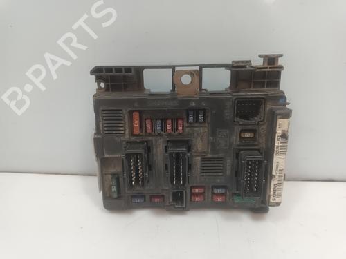 Used Fuse box Fuse box 37495025 37495025