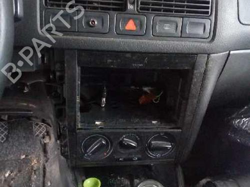 Fusee links achter VW GOLF IV (1J1) 1.6 16V | BP12820234M27 
