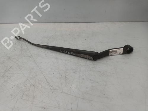 Used Front windshield wiper arm KIA SORENTO I (JC) [2002-2011]  30081681