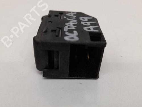 Right front window switch SKODA OCTAVIA I (1U2) 1.9 SDI | BP12773026I26 