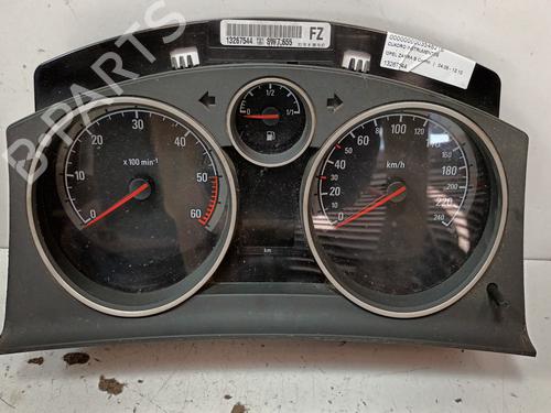 Used Instrument cluster OPEL ZAFIRA / ZAFIRA FAMILY B (A05) 1.9 CDTI (M75) (120 hp) 15007623