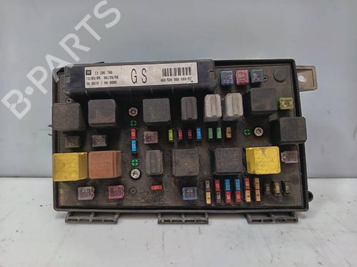 Used Fuse box Fuse box 38524113 38524113
