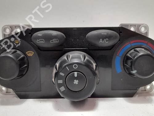 Used Climate control HYUNDAI SANTA FÉ I (SM) 2.4 16V (146 hp) 12729742